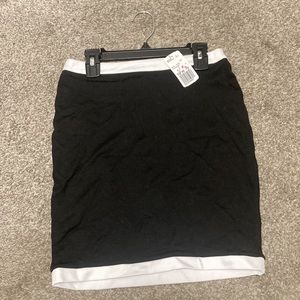 Forever 21 NWT Black and White Hem Zip Up Bodycon Miniskirt
